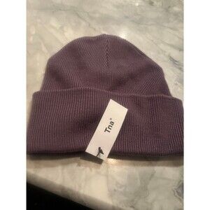 Aritzia Beanie TNA peak color NWT